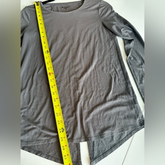 Athleta Size Women's Light Gray Long Sleeve Tee - Picture 7 of 10